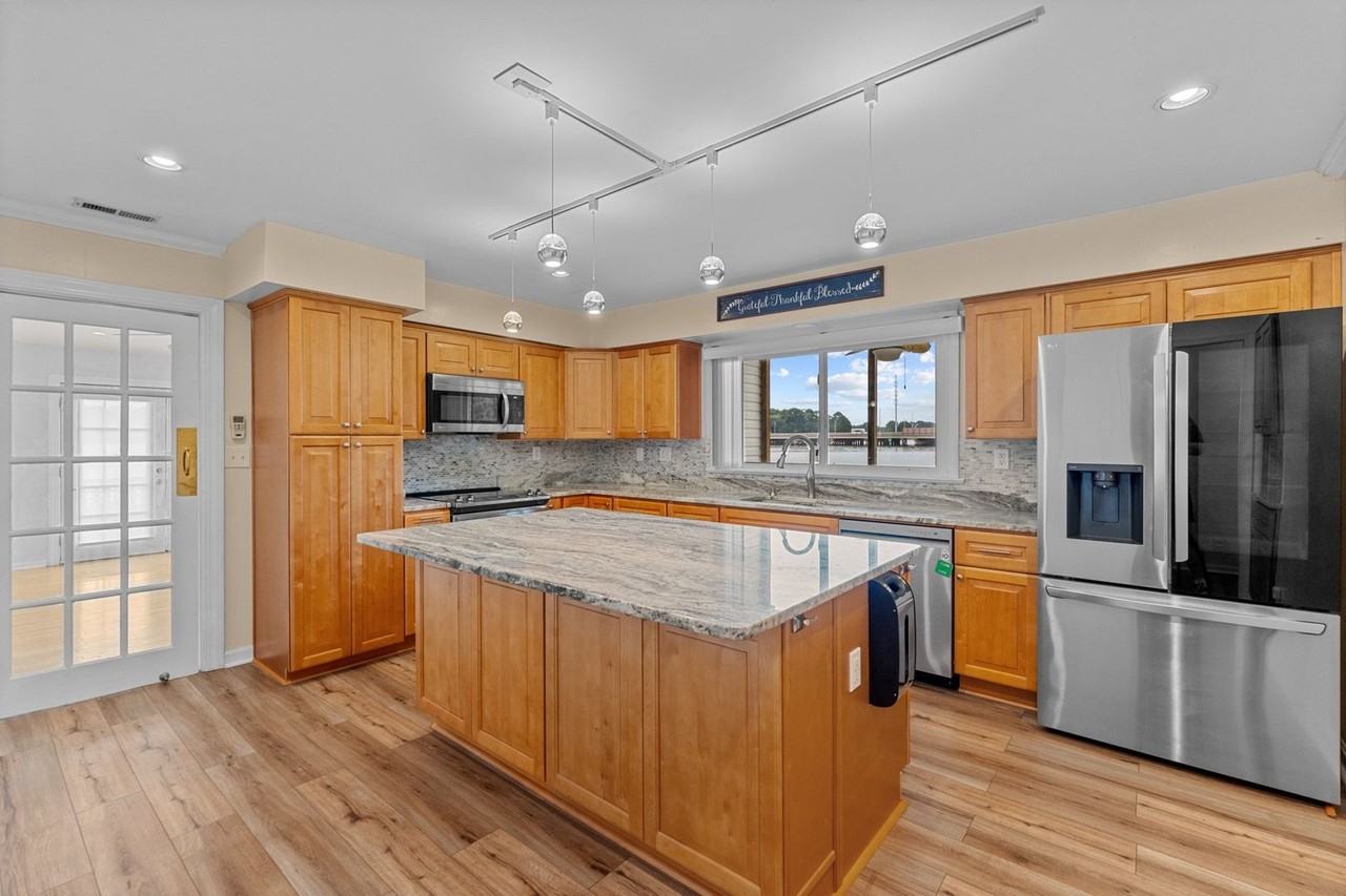 801 Fontaine Ave - Photo 2 of 33