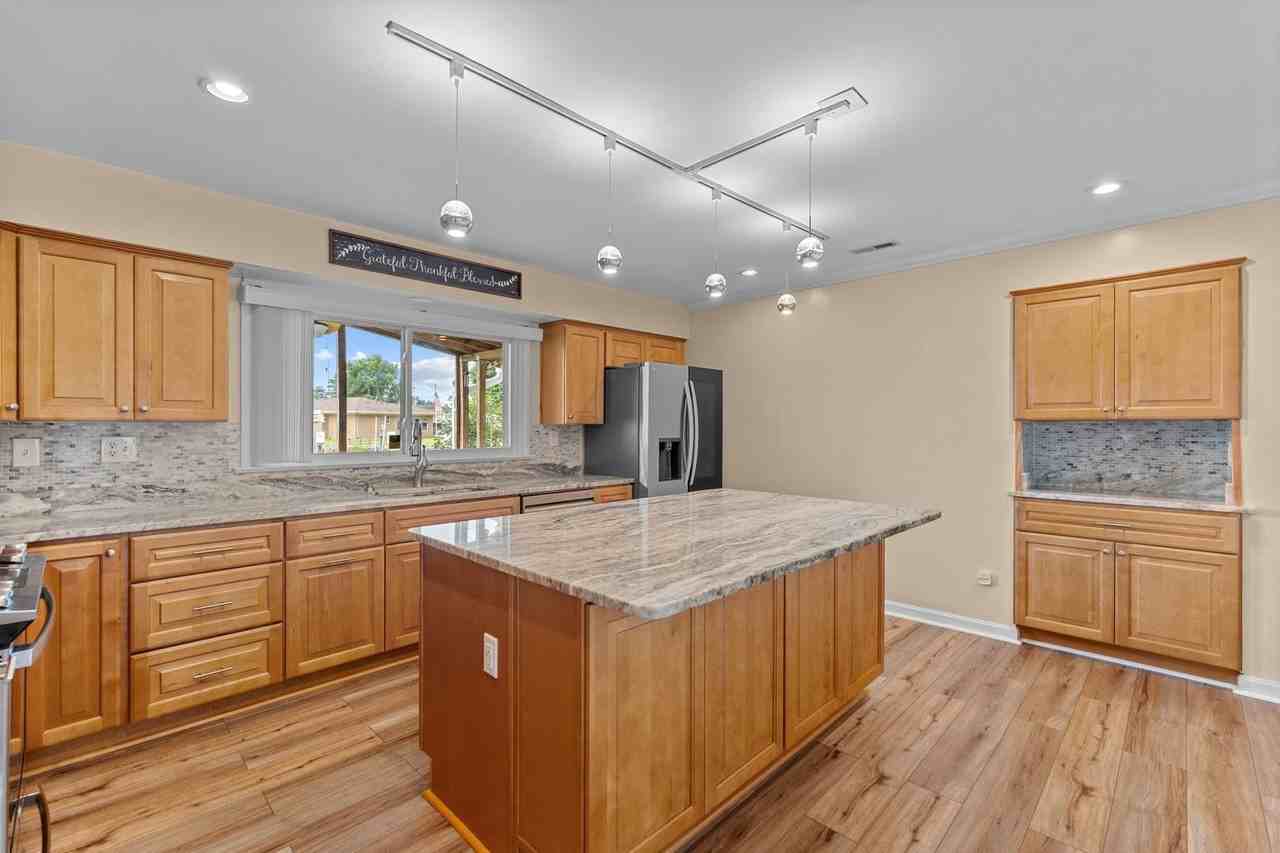 801 Fontaine Ave - Photo 3 of 33