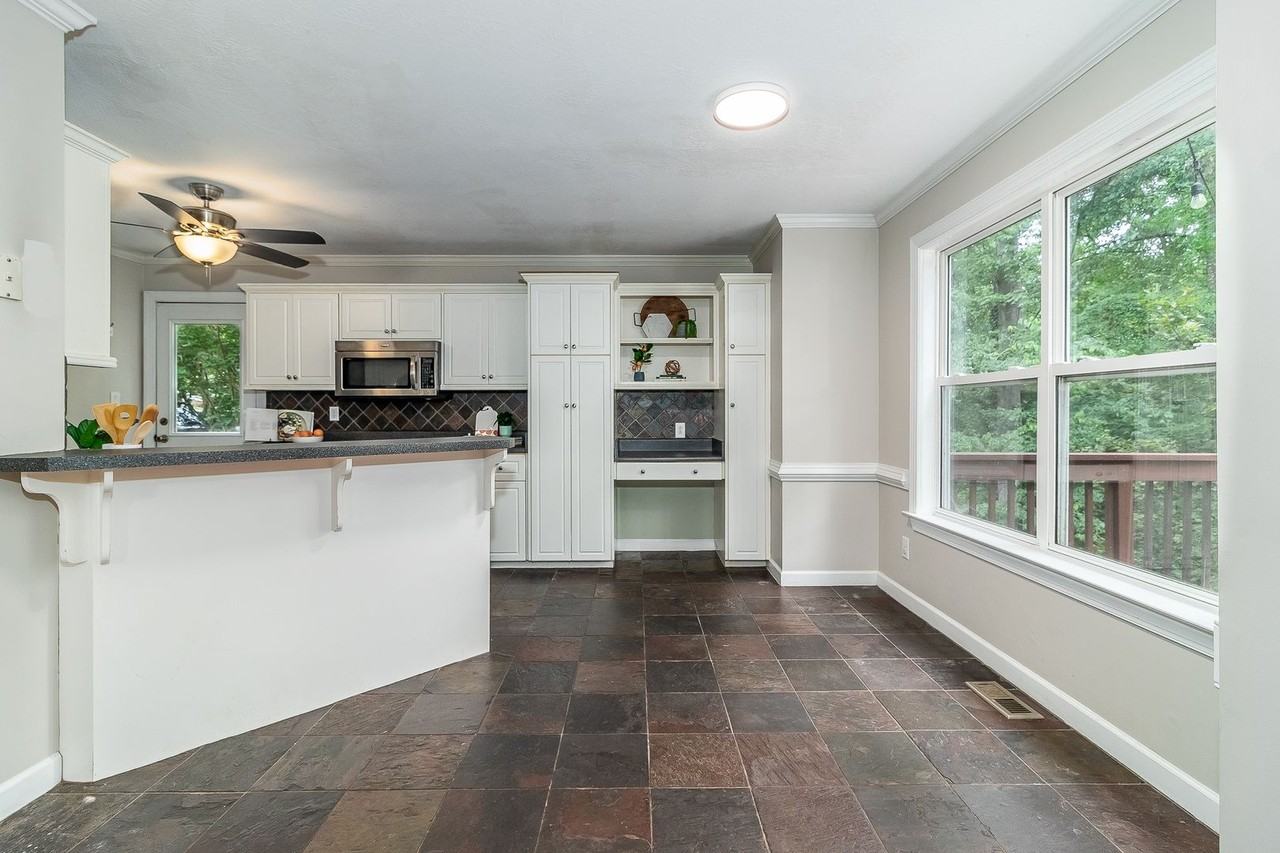 438 Bristol Rd - Photo 2 of 47