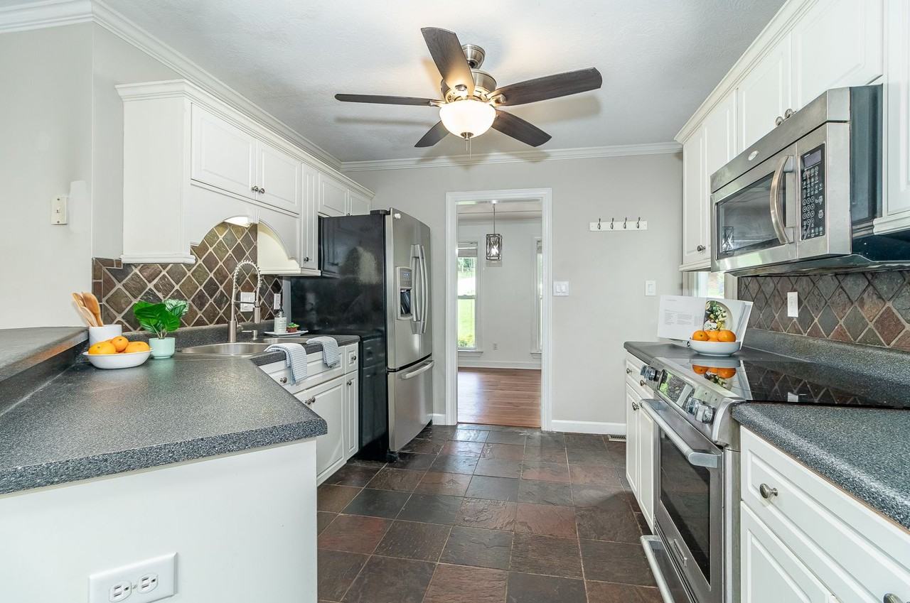 438 Bristol Rd - Photo 3 of 47