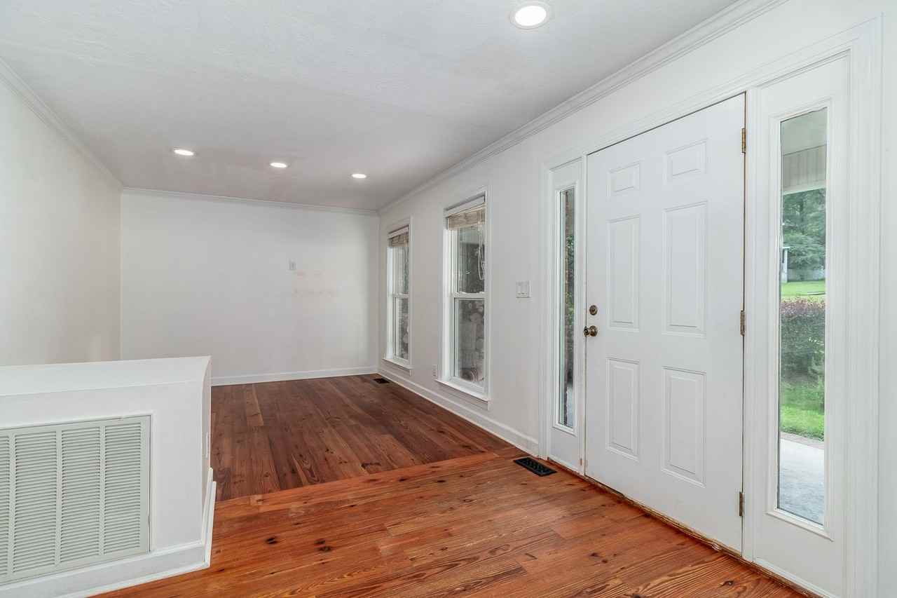 438 Bristol Rd - Photo 7 of 47