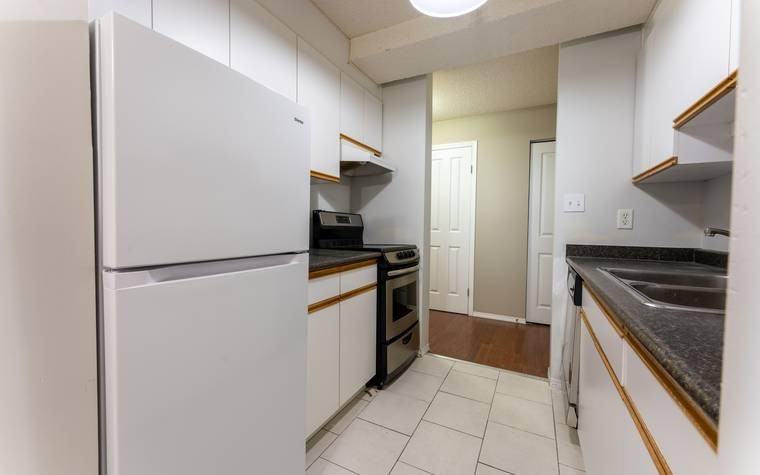 111 St. Lawrence Cres.5 #5 - Photo 2 of 11