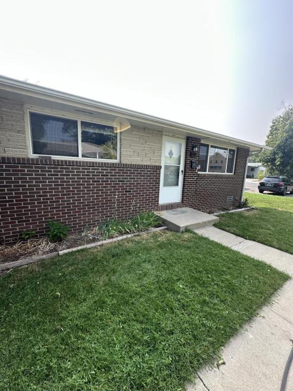 835 Franklin Ave - Photo 2 of 6