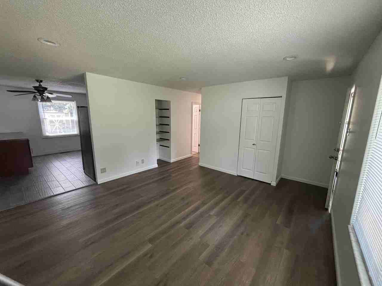 12157 Parkwood Pl - Photo 3 of 5