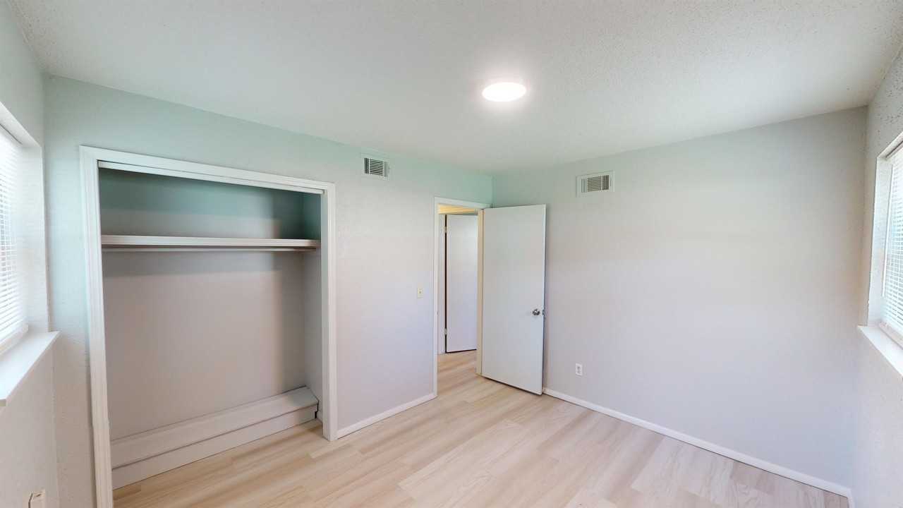 103 N Frankfort Ave - Photo 3 of 10