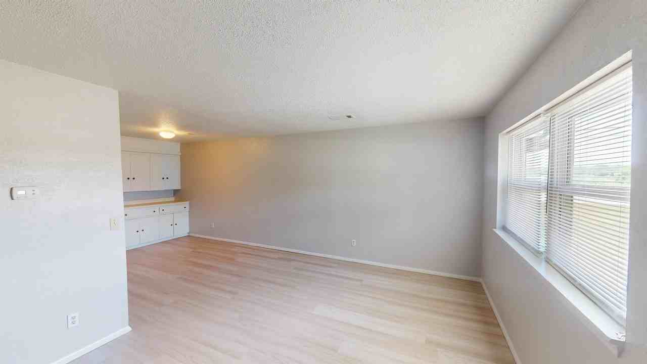 103 N Frankfort Ave - Photo 2 of 10