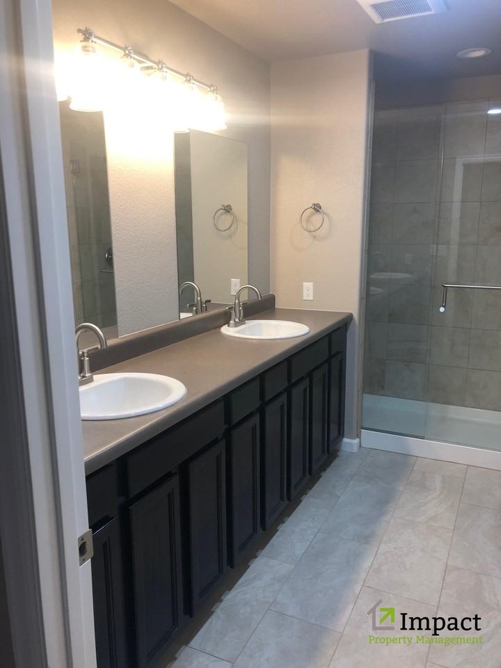 2742 N Gate Blvd #1 - Photo 3 of 18