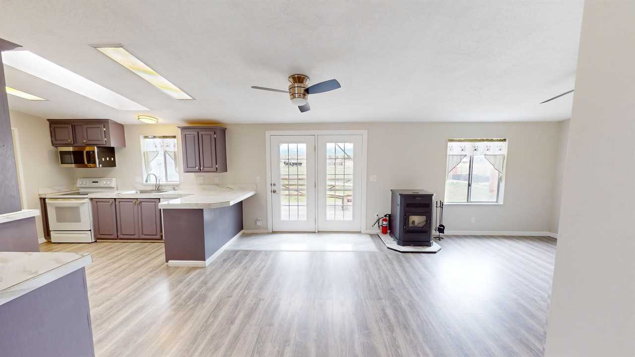 418 Brent Dr - Photo 2 of 32