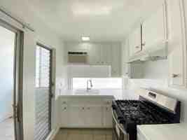 featured image of 511 N Kenmore Ave