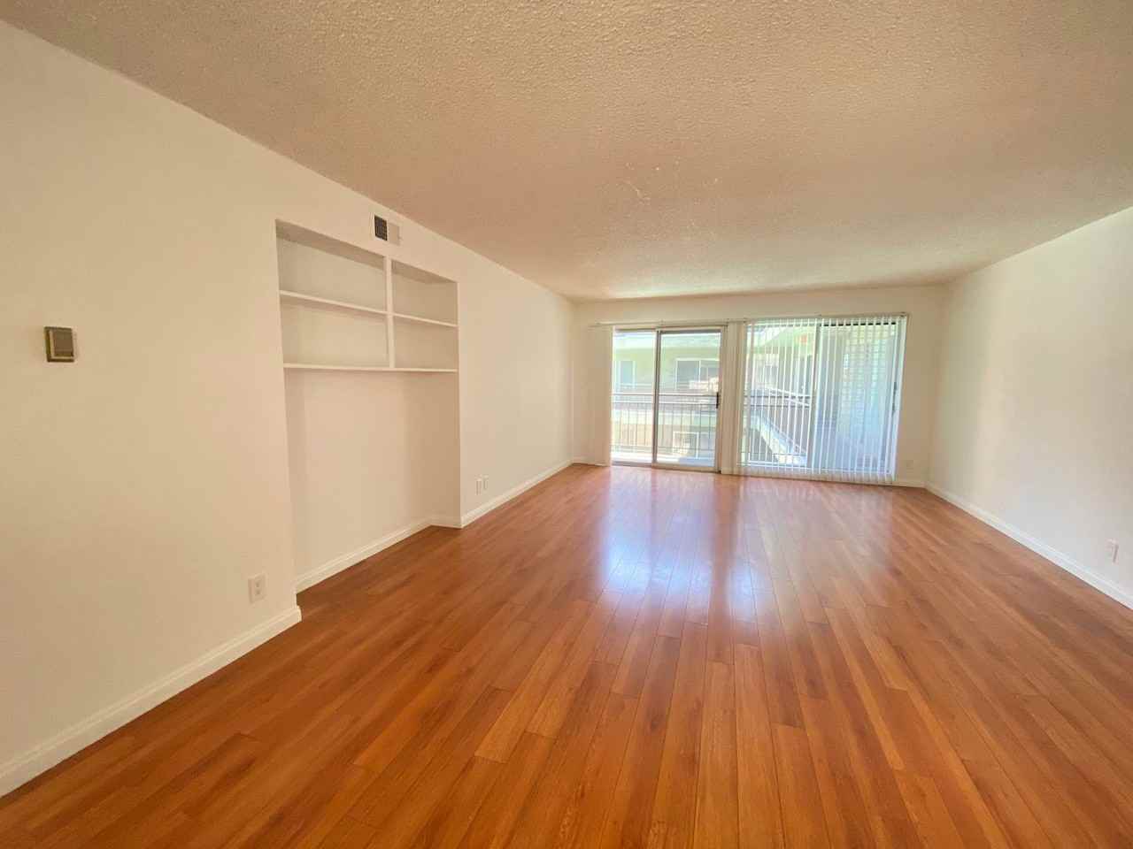 511 N Kenmore - Photo 2 of 25
