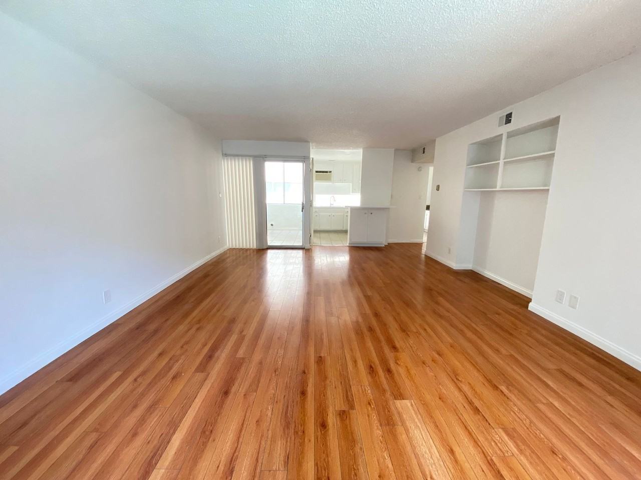 511 N Kenmore - Photo 3 of 25
