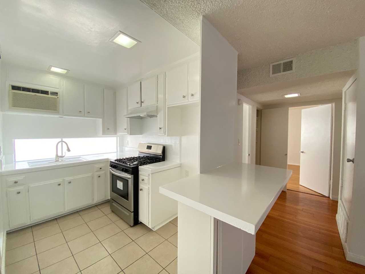 511 N Kenmore - Photo 6 of 25