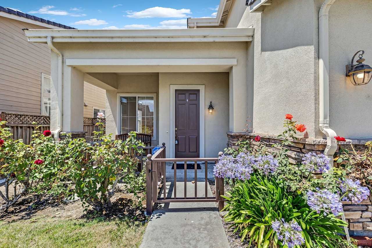 2 Idlewood Dr - Photo 2 of 24