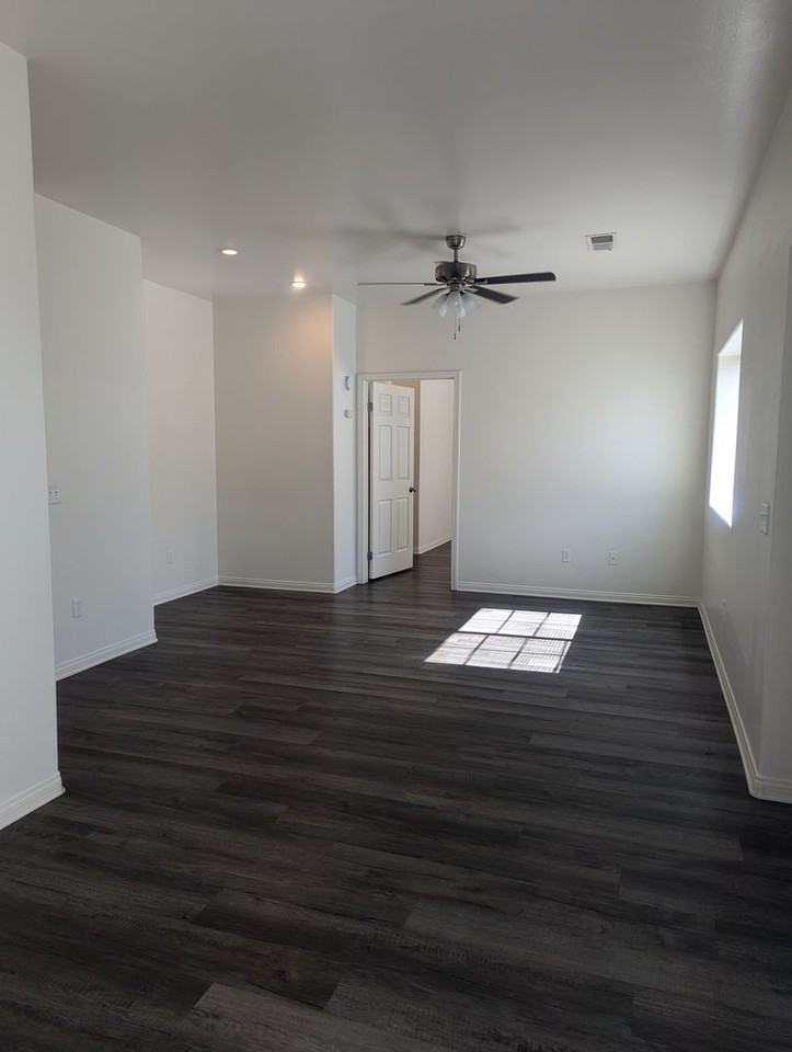 2975p -097.1- 713 Meadow Grove Ct. MG - Photo 2 of 15