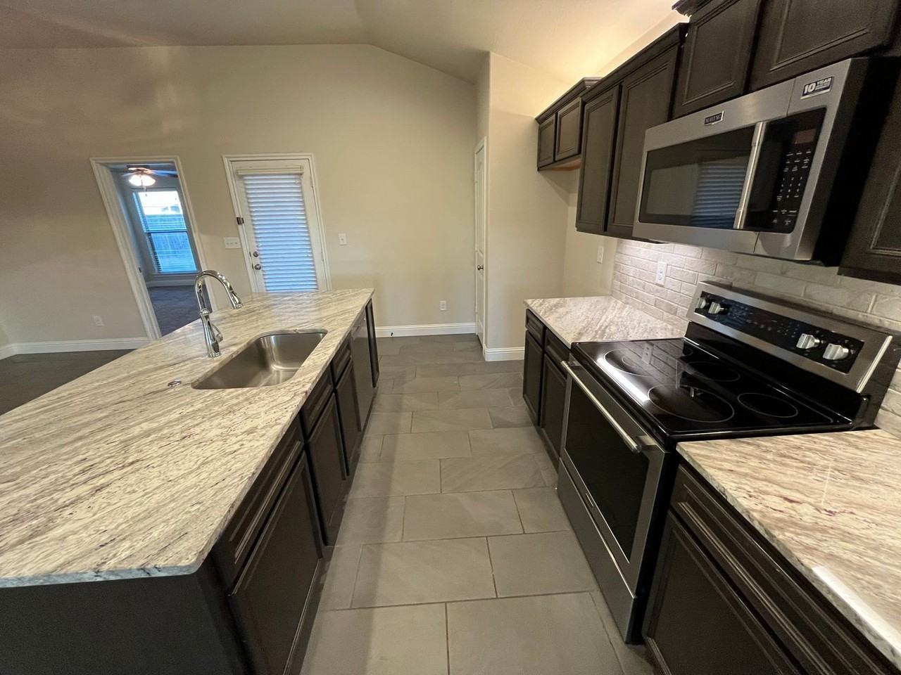 13815 Vernon Ave - Photo 3 of 18