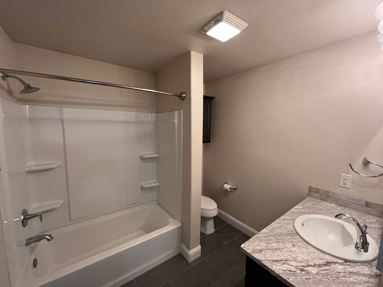 13815 Vernon Ave - Photo 7 of 18