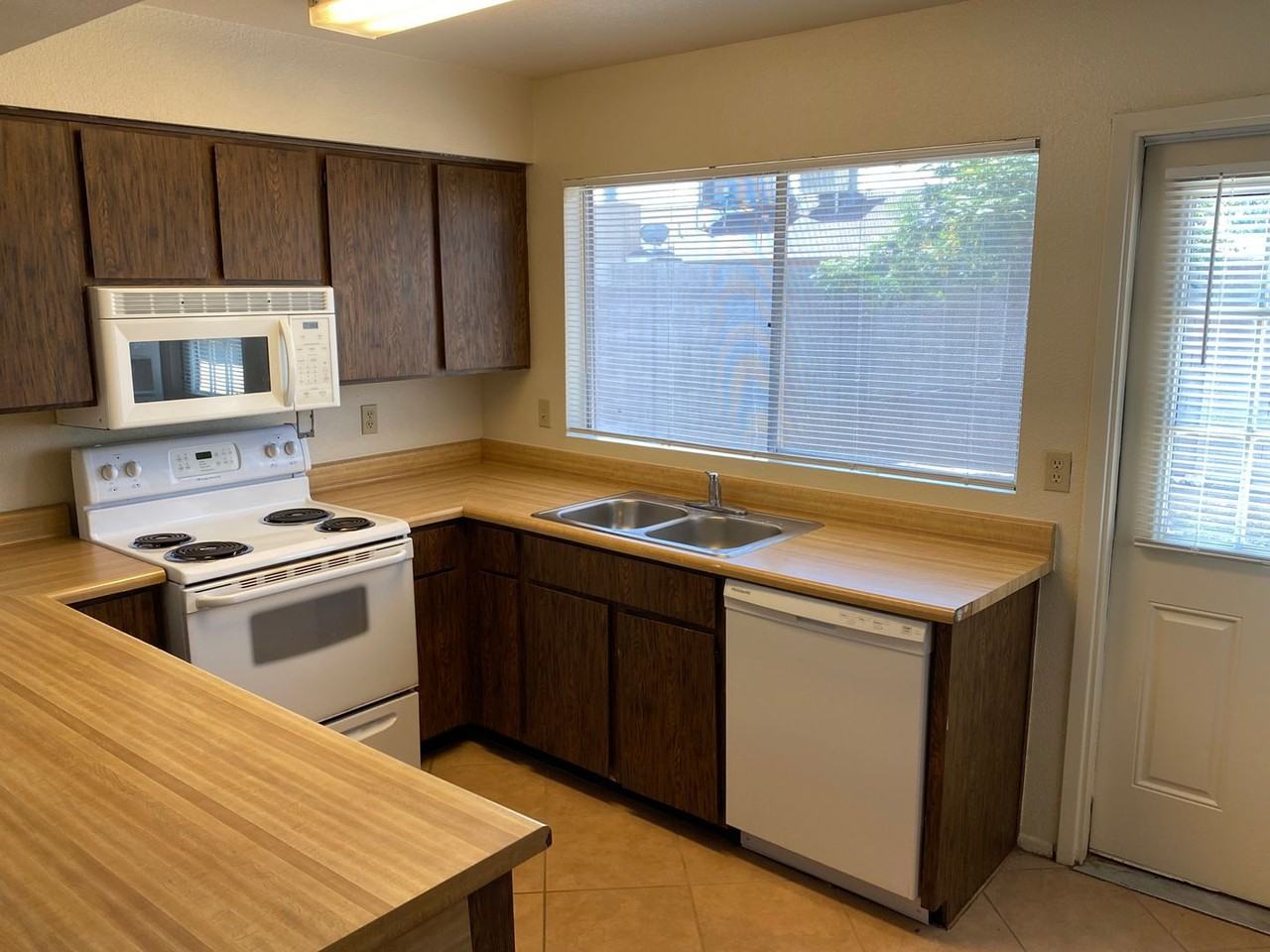 1653 W Plana Ave - Photo 7 of 18