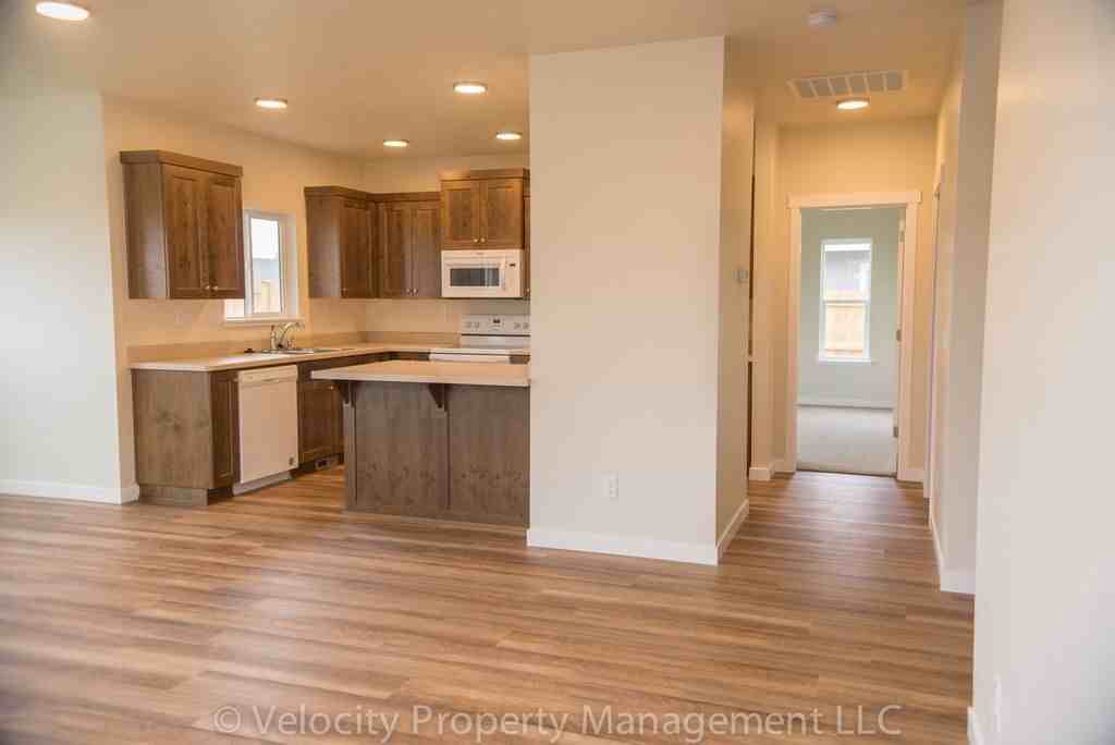 383 Timothy Dr - Photo 2 of 8