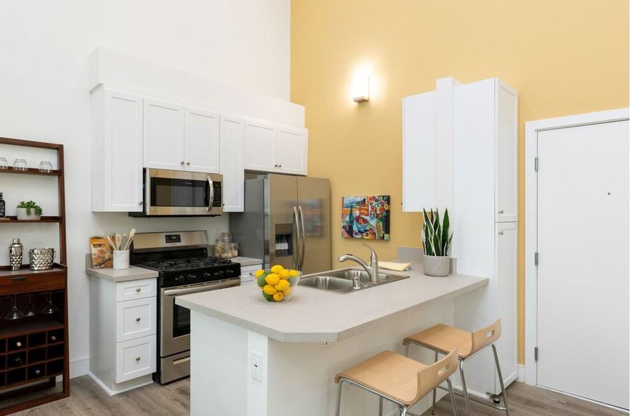 NEW 2 Bed, 2 Bath LOFTS! HEART OF KOREATOWN! * WASHER & DRYER in unit! - Photo 3 of 13