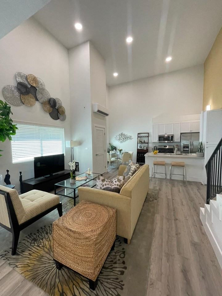 NEW 2 Bed, 2 Bath LOFTS! HEART OF KOREATOWN! * WASHER & DRYER in unit! - Photo 5 of 13