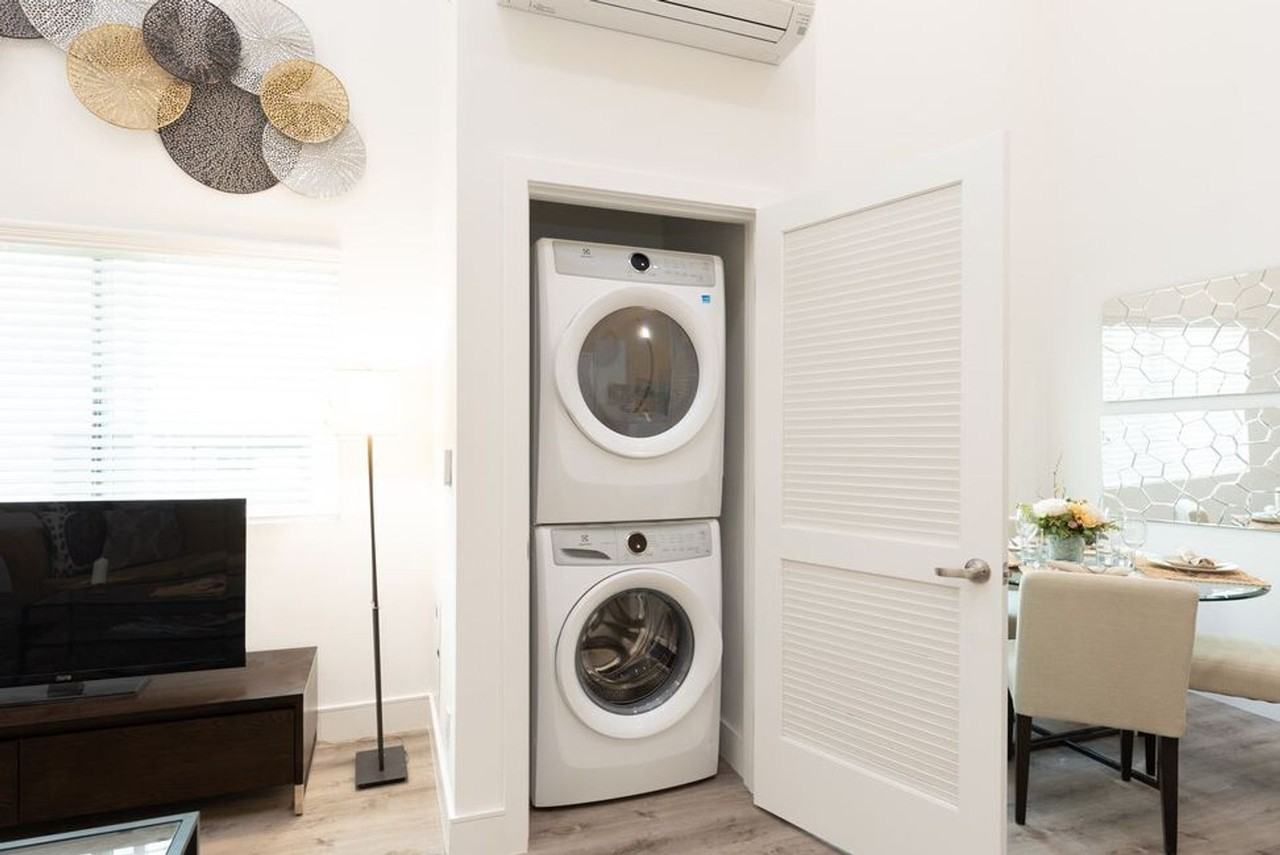 NEW 2 Bed, 2 Bath LOFTS! HEART OF KOREATOWN! * WASHER & DRYER in unit! - Photo 7 of 13