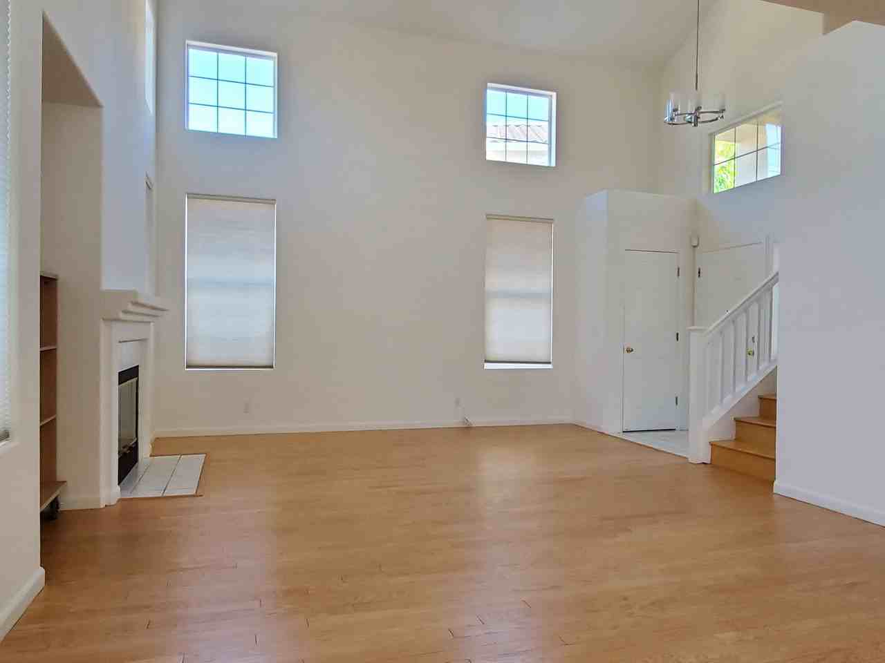 32505 Spanish Bay Ct - Photo 2 of 9