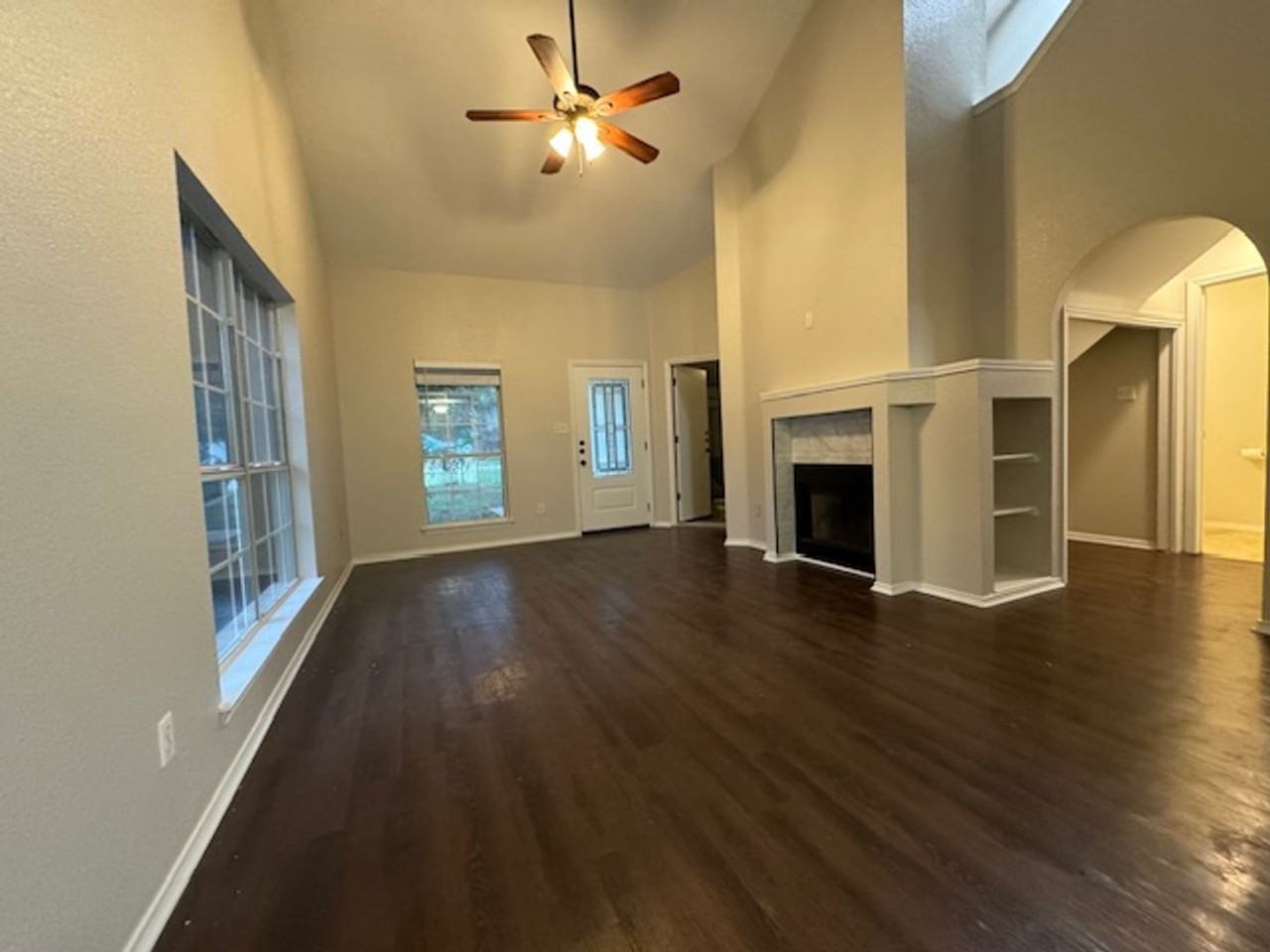 4713 Castleman Dr - Photo 2 of 25