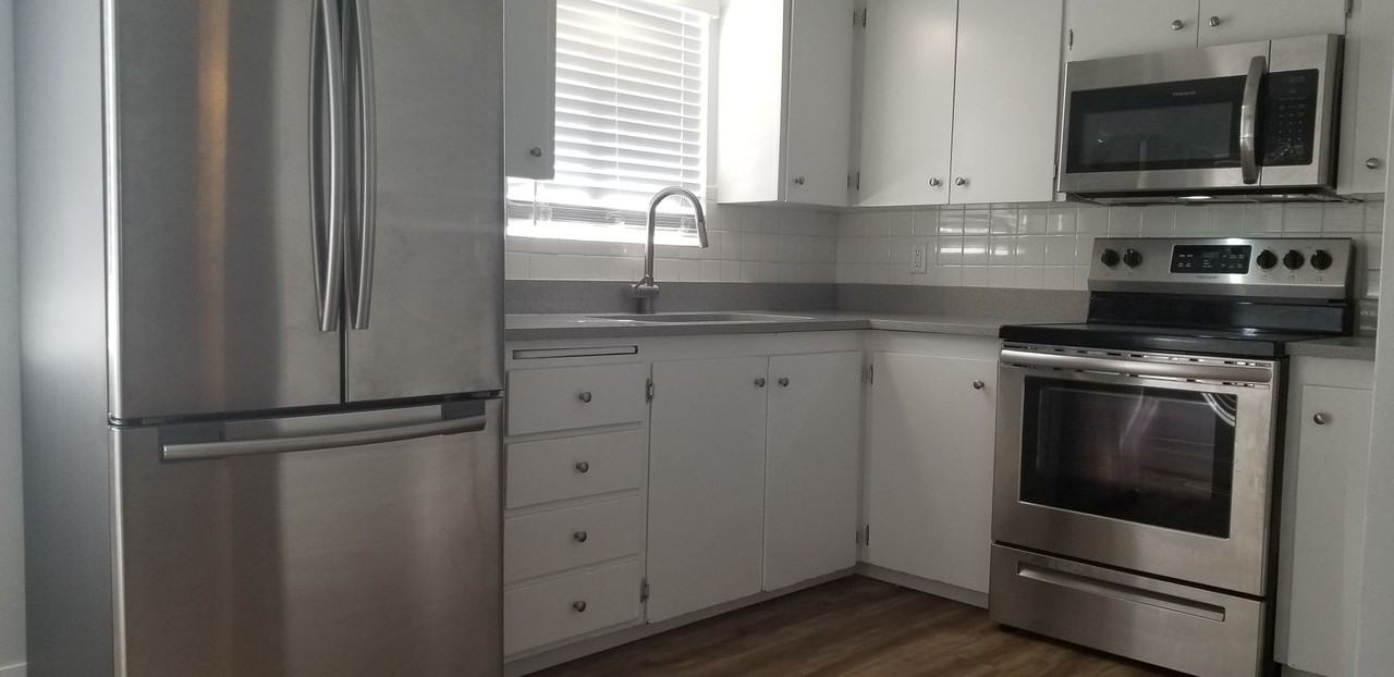 183 E Helm Ave #B - Photo 2 of 12