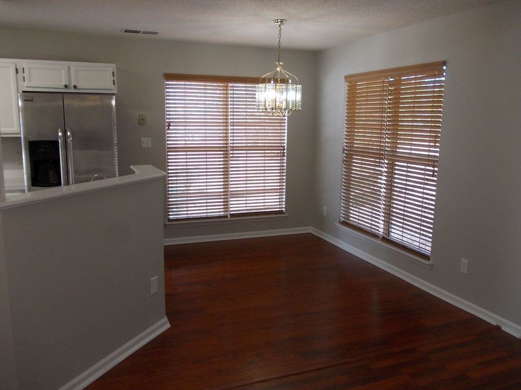 1083 Avondale Pl - Photo 6 of 27