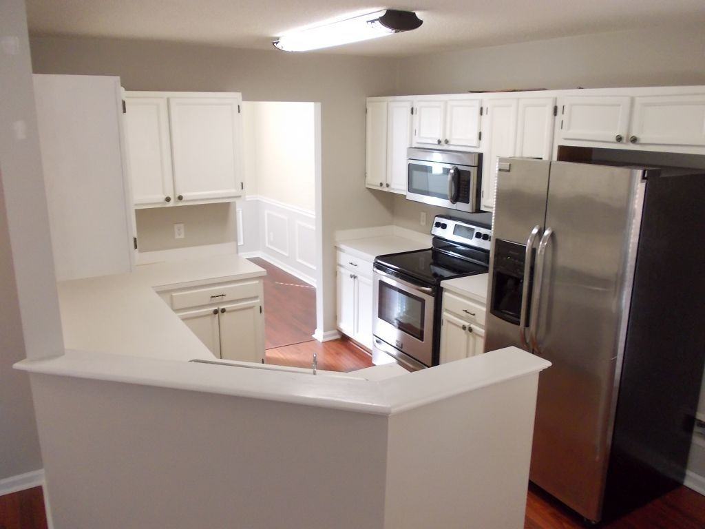 1083 Avondale Pl - Photo 7 of 27