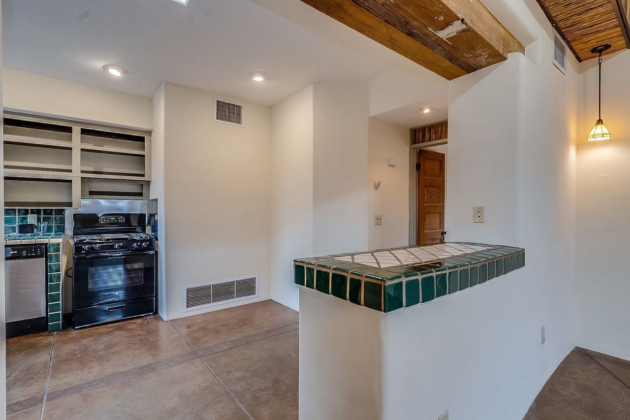 935 S Meyer Ave - Photo 5 of 11