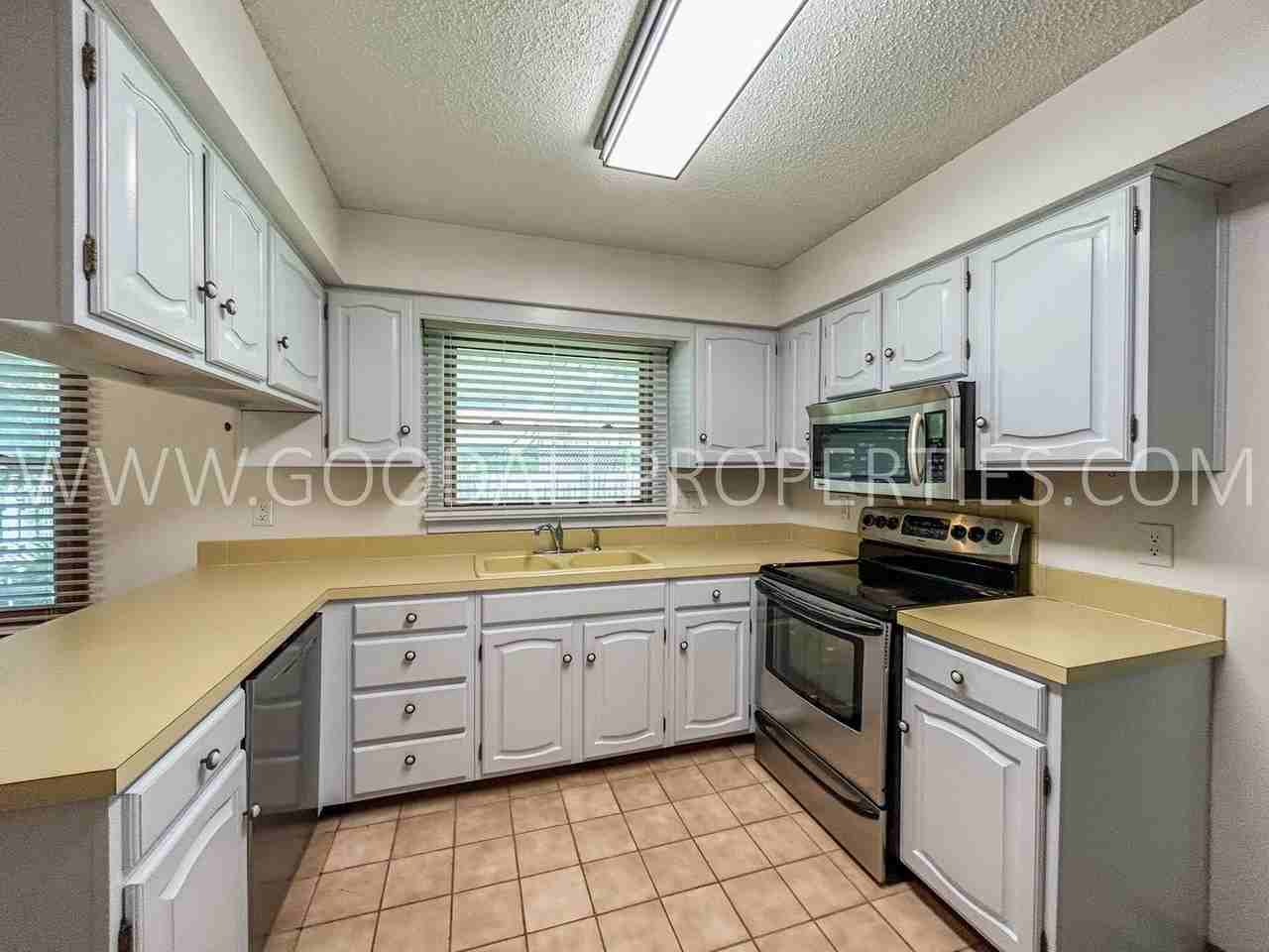 3705 Breckenridge Cir - Photo 4 of 33