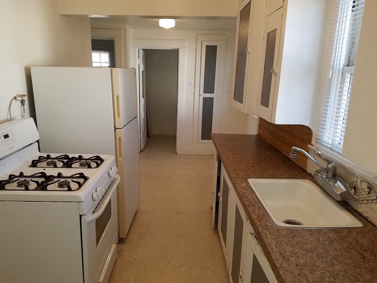 1512 Sheldon St - Photo 3 of 7