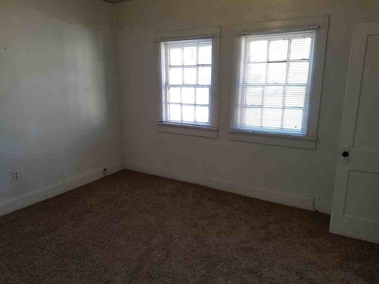 1512 Sheldon St - Photo 4 of 7