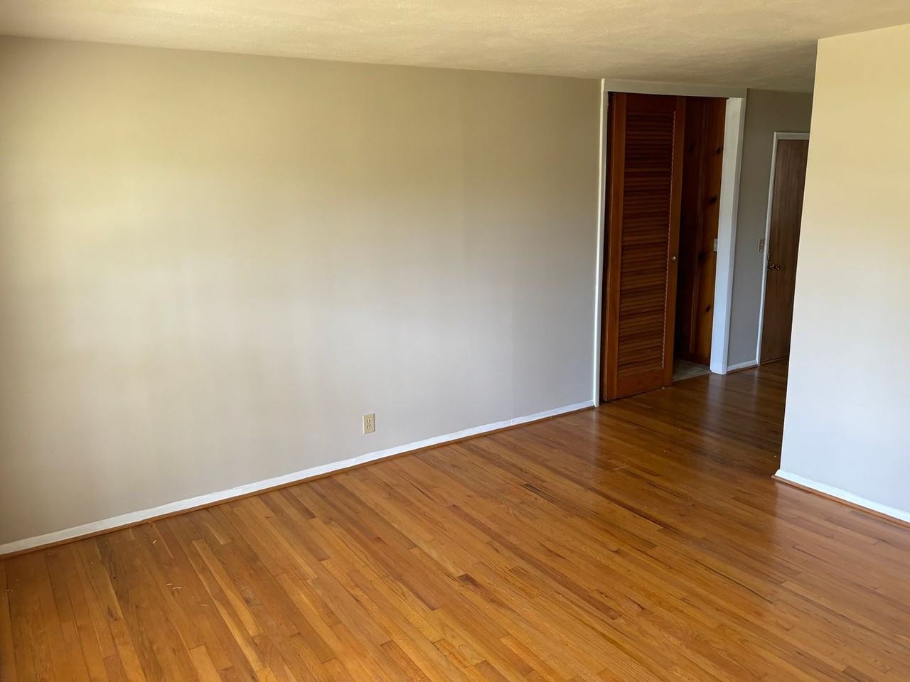 107 Hilltop Dr - Photo 3 of 10