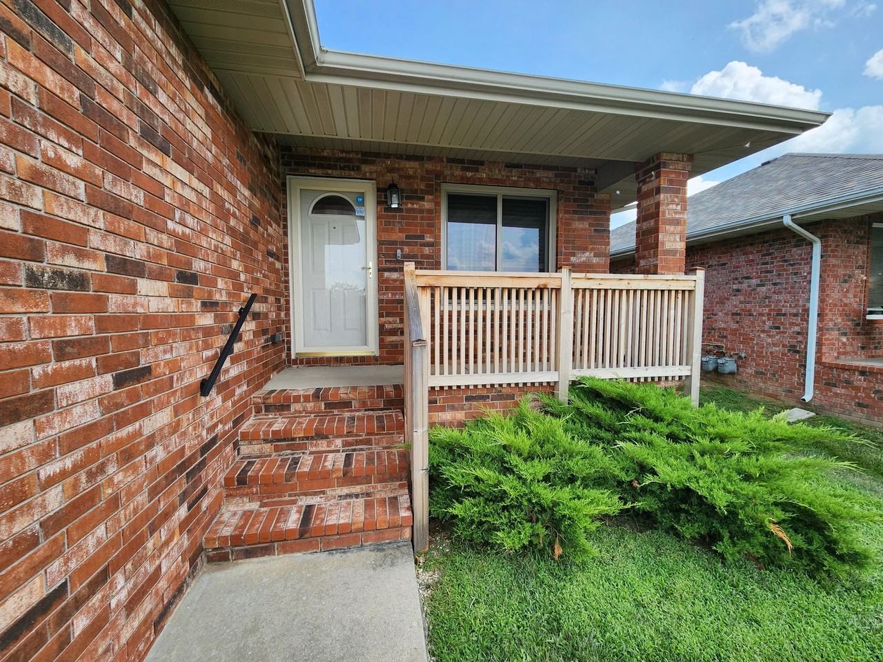 3868 S Timbercreek Ave - Photo 3 of 29