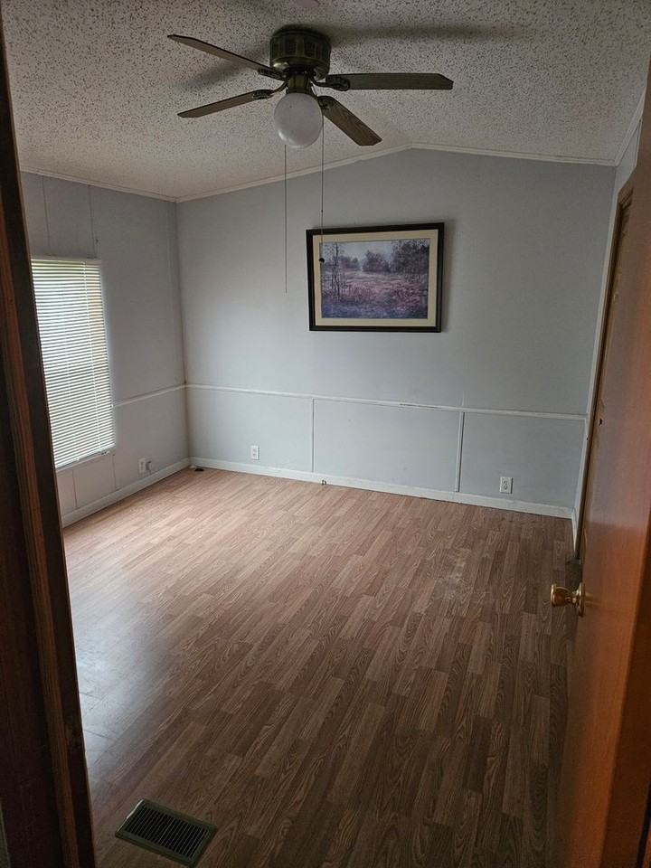 210 Yorktowne Dr - Photo 5 of 14