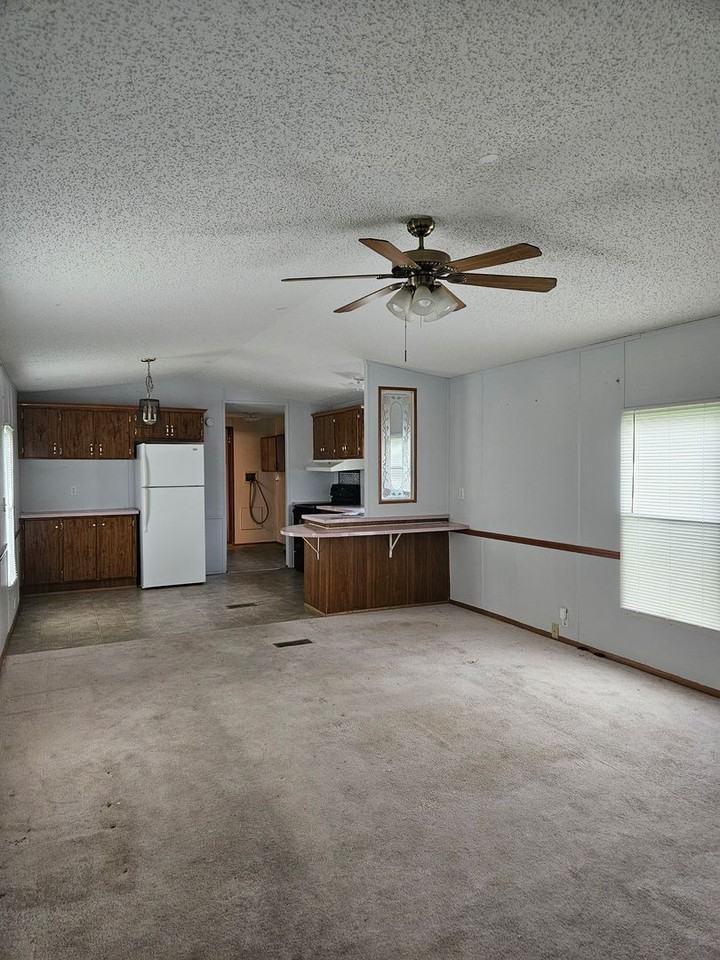 210 Yorktowne Dr - Photo 2 of 14