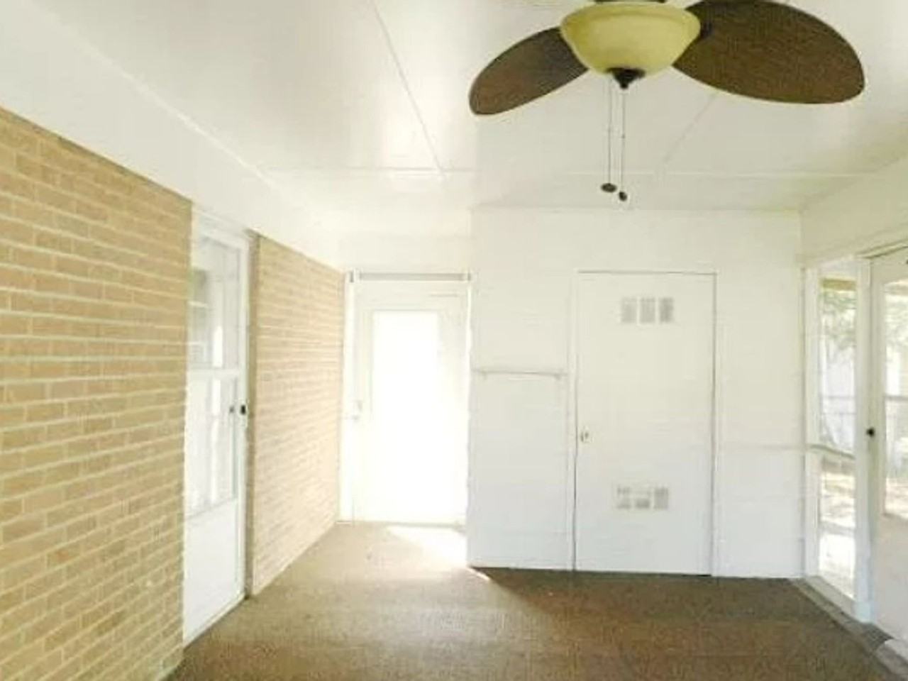 707 Rosemarie Ln - Photo 2 of 5