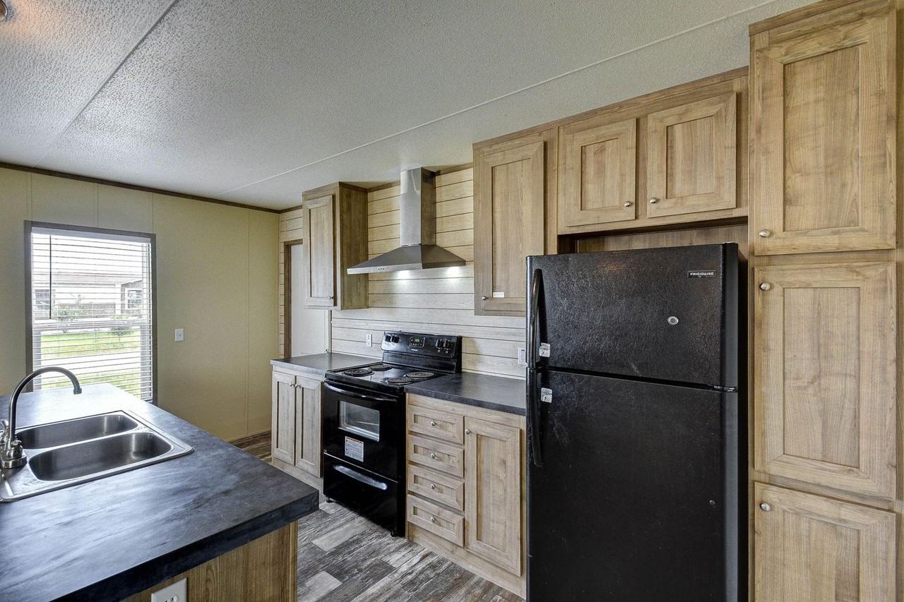 2245 Ben Blvd - Photo 2 of 28