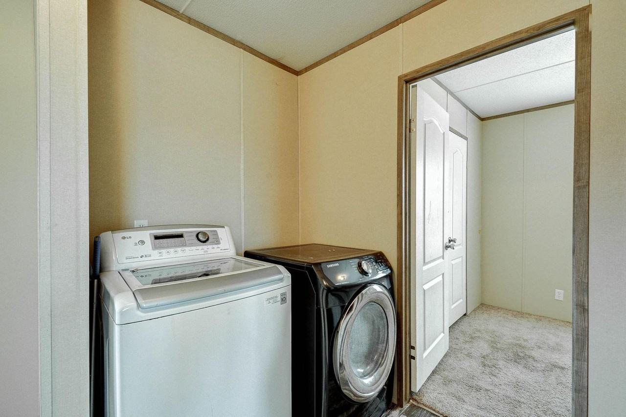 2245 Ben Blvd - Photo 3 of 28