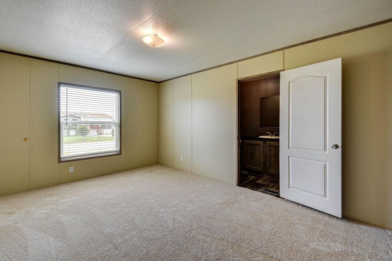 2245 Ben Blvd - Photo 5 of 28