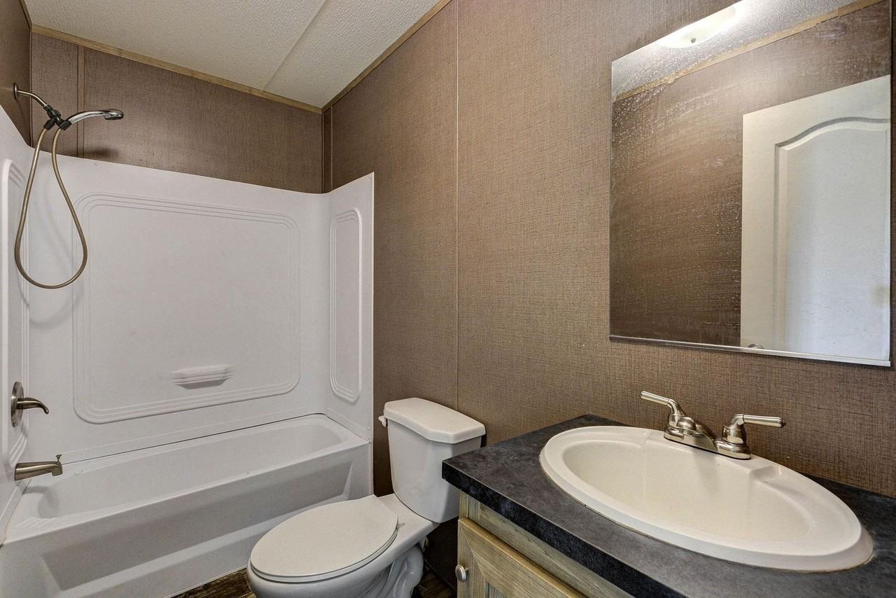 2245 Ben Blvd - Photo 7 of 28