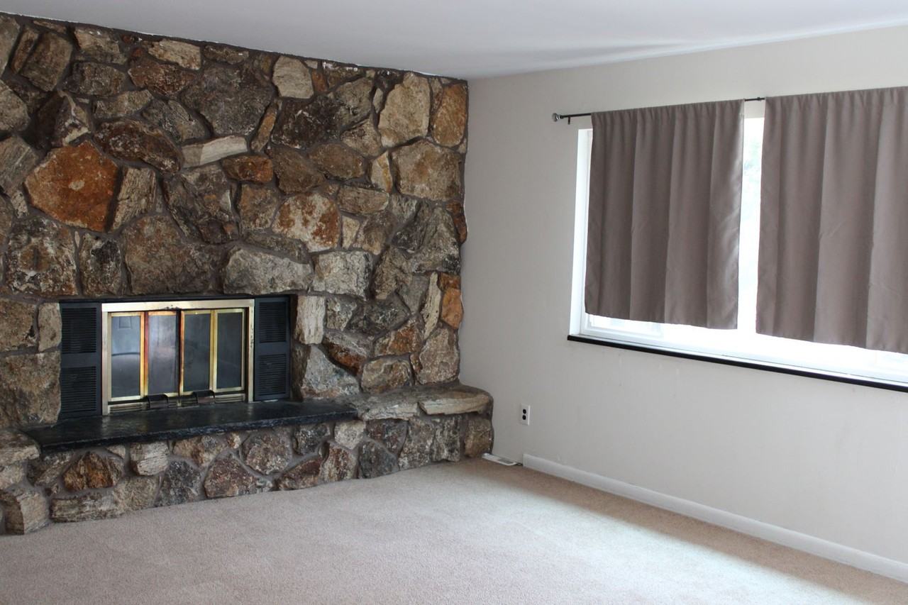 304 Briarwood Rd - Photo 2 of 10