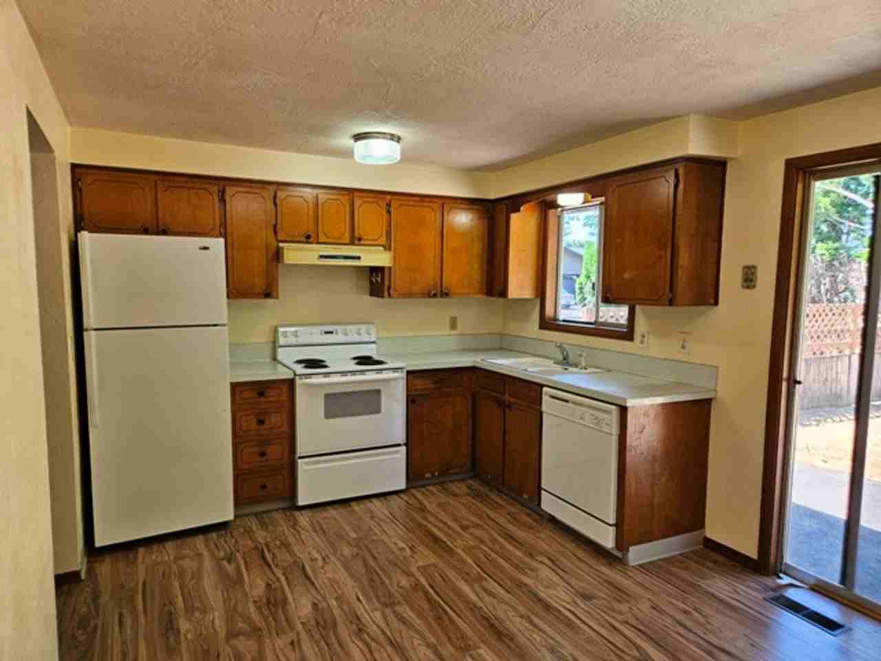 1245 Wyatt Ave Se - Photo 2 of 16