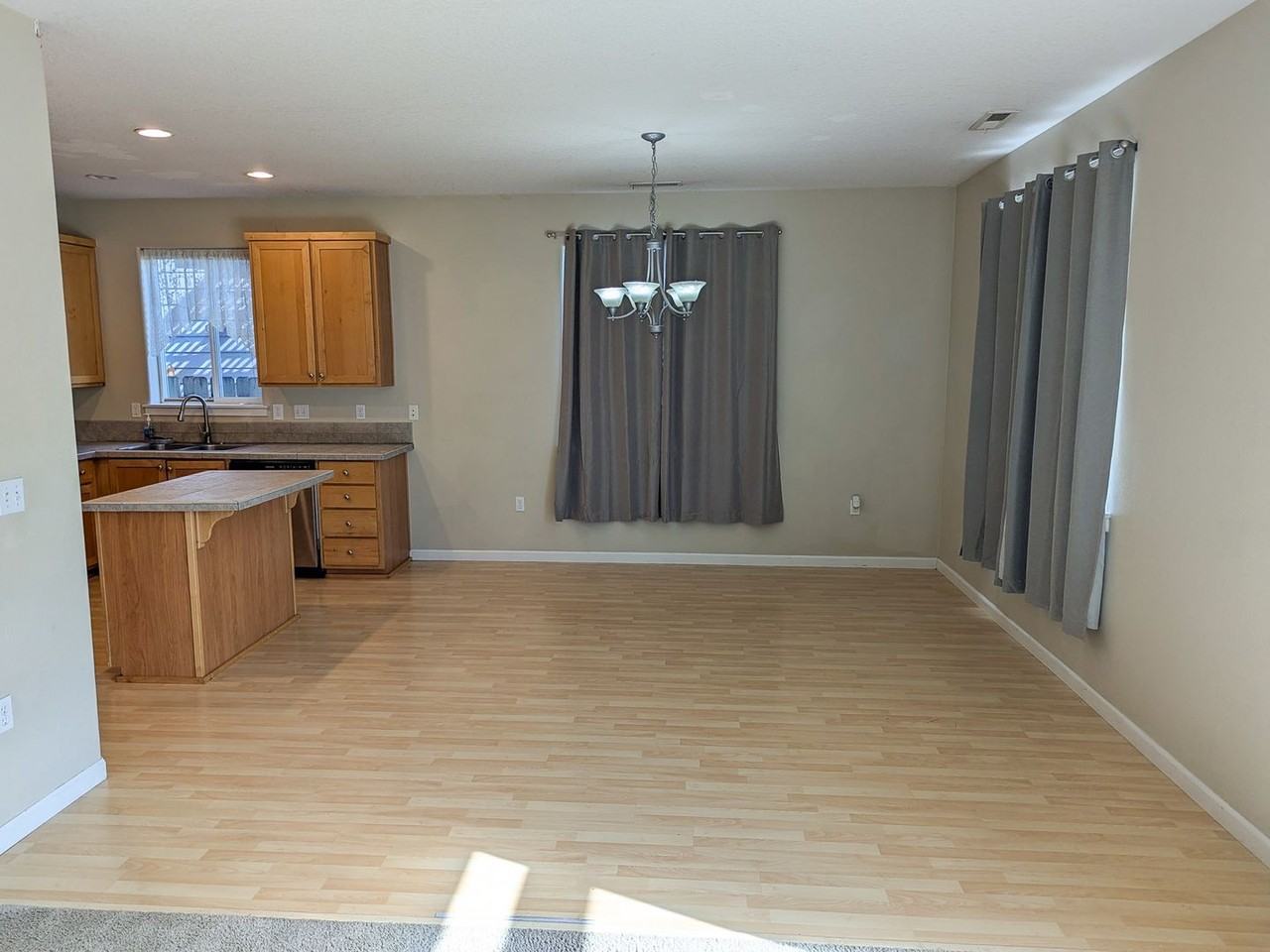 1382 Glacier View St Se - Photo 4 of 31