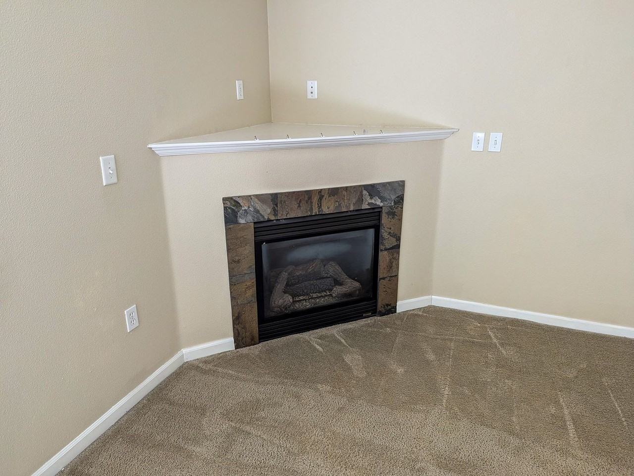 1382 Glacier View St Se - Photo 5 of 31