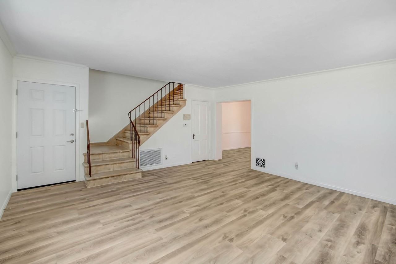 2001-2003 W Hellman Ave - Photo 3 of 12