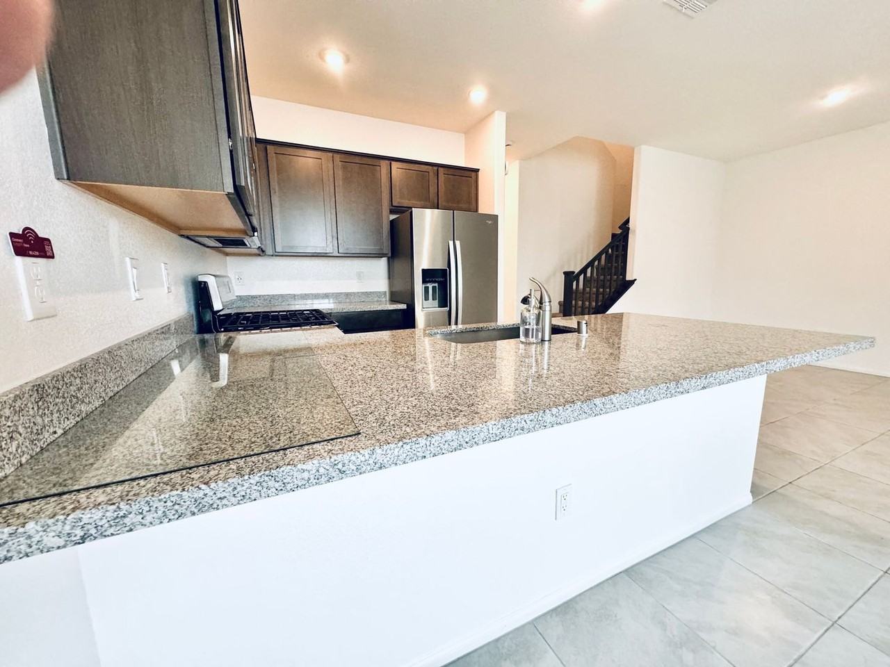 850 Bronzite St - Photo 6 of 40
