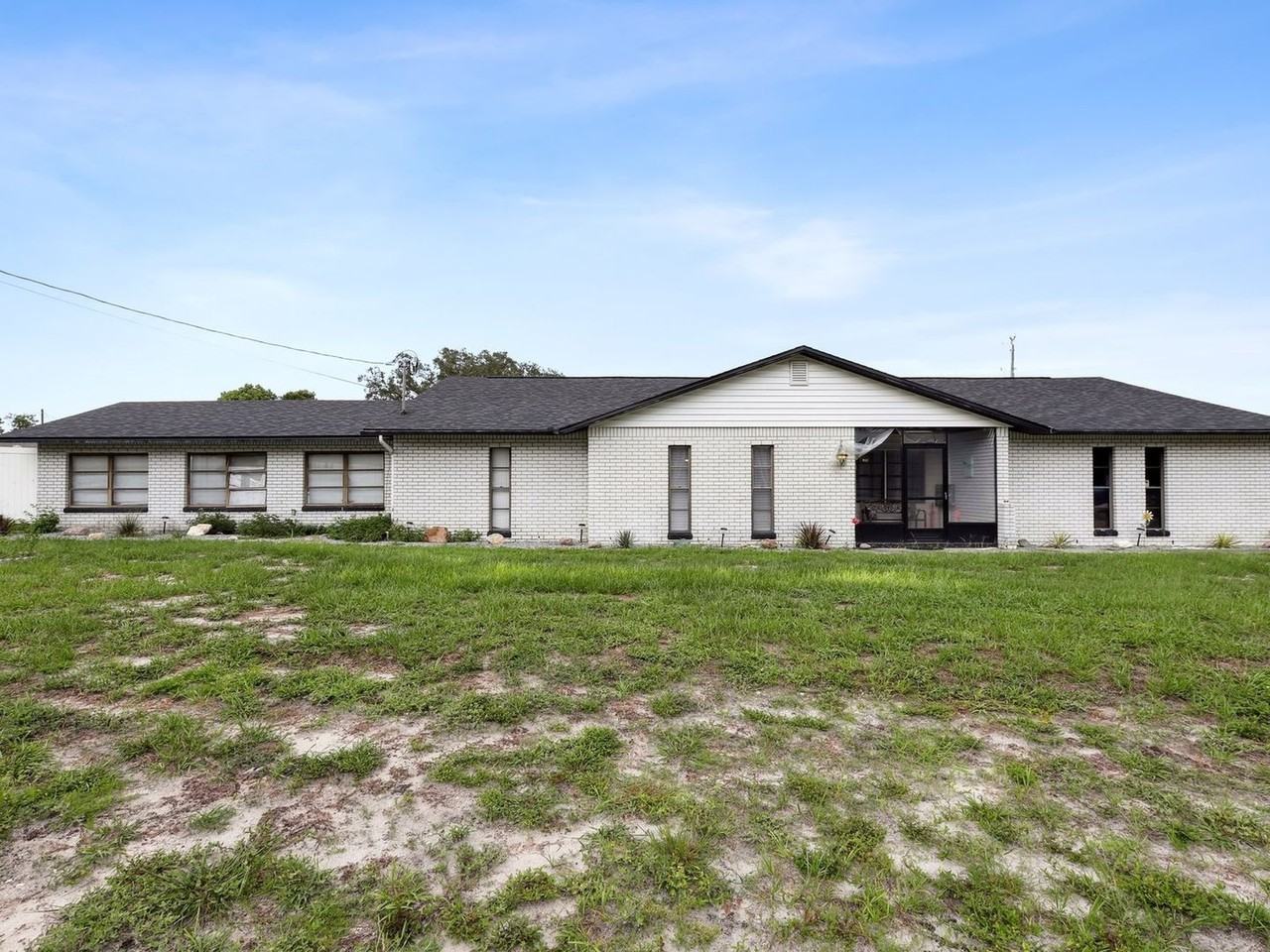 10415 10415 Northcliffe Building - Photo 2 of 17